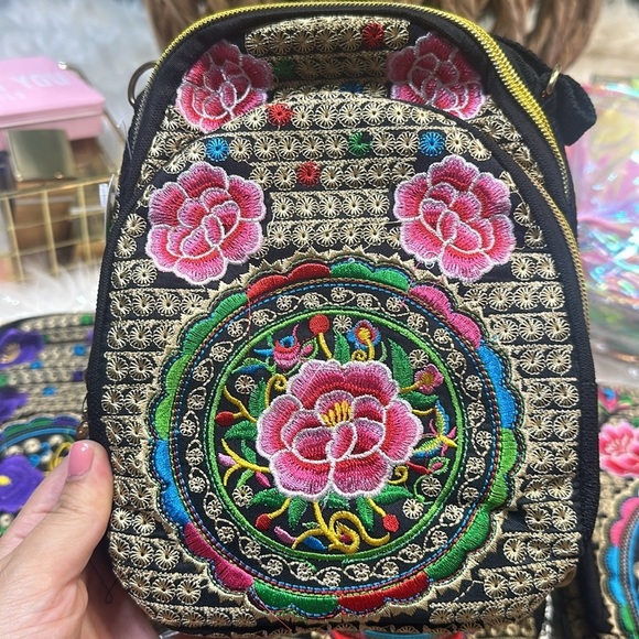 Hand embroidered mini back packs 🇲🇽 - Picture 10 of 10